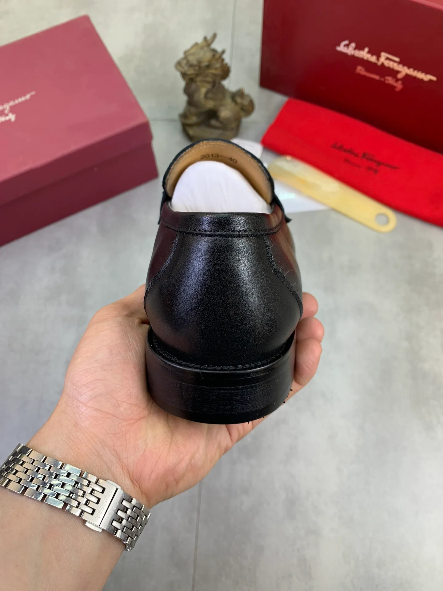 Men's Men's Shoes 💰P460💰[New Style] Water-dyed Niuli 🆘[Salvatore Ferragamo] Ferragamo's latest casual business leather shoes for men! Available at counters simultaneously! The fabric is made of specially imported original calfskin, and the interior is made of imported water-dyed cowhide. It is absolutely luxurious and leads the fashion trend. Matching code: 38-47 black optional